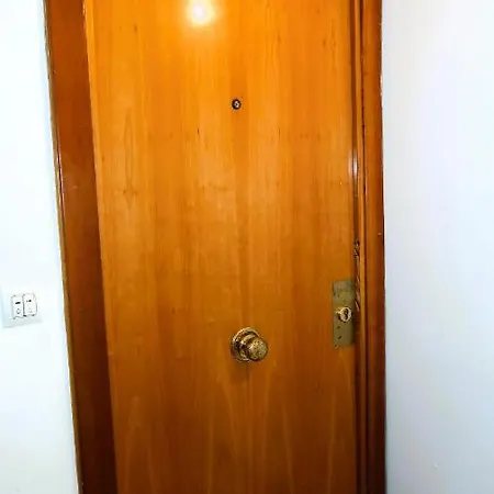 Entire , 2 Bedrooms Newly Remodeled Center Barcelona Apartment *