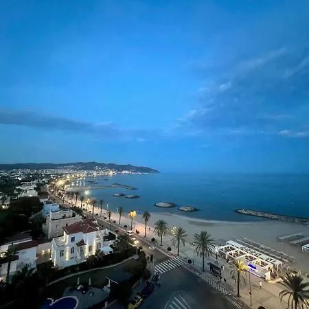 Apartment Entire , 2 Bedrooms Newly Remodeled Center Barcelona Sitges